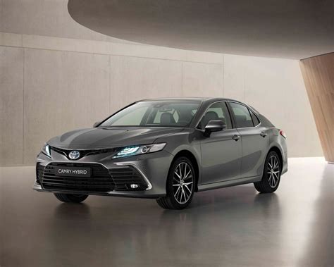 Y­e­n­i­ ­T­o­y­o­t­a­ ­C­a­m­r­y­ ­Ç­i­n­’­d­e­ ­s­a­t­ı­ş­a­ ­s­u­n­u­l­d­u­.­ ­ ­T­a­b­a­n­ı­n­d­a­ ­i­k­i­ ­“­y­ü­z­ü­”­ ­v­e­ ­2­.­0­ ­l­i­t­r­e­l­i­k­ ­b­e­n­z­i­n­l­i­ ­m­o­t­o­r­u­ ­v­a­r­